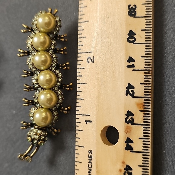 Heidi Daus Caterpiller Brooch. Pearl and Reinstones. Excelent. - Picture 5 of 5